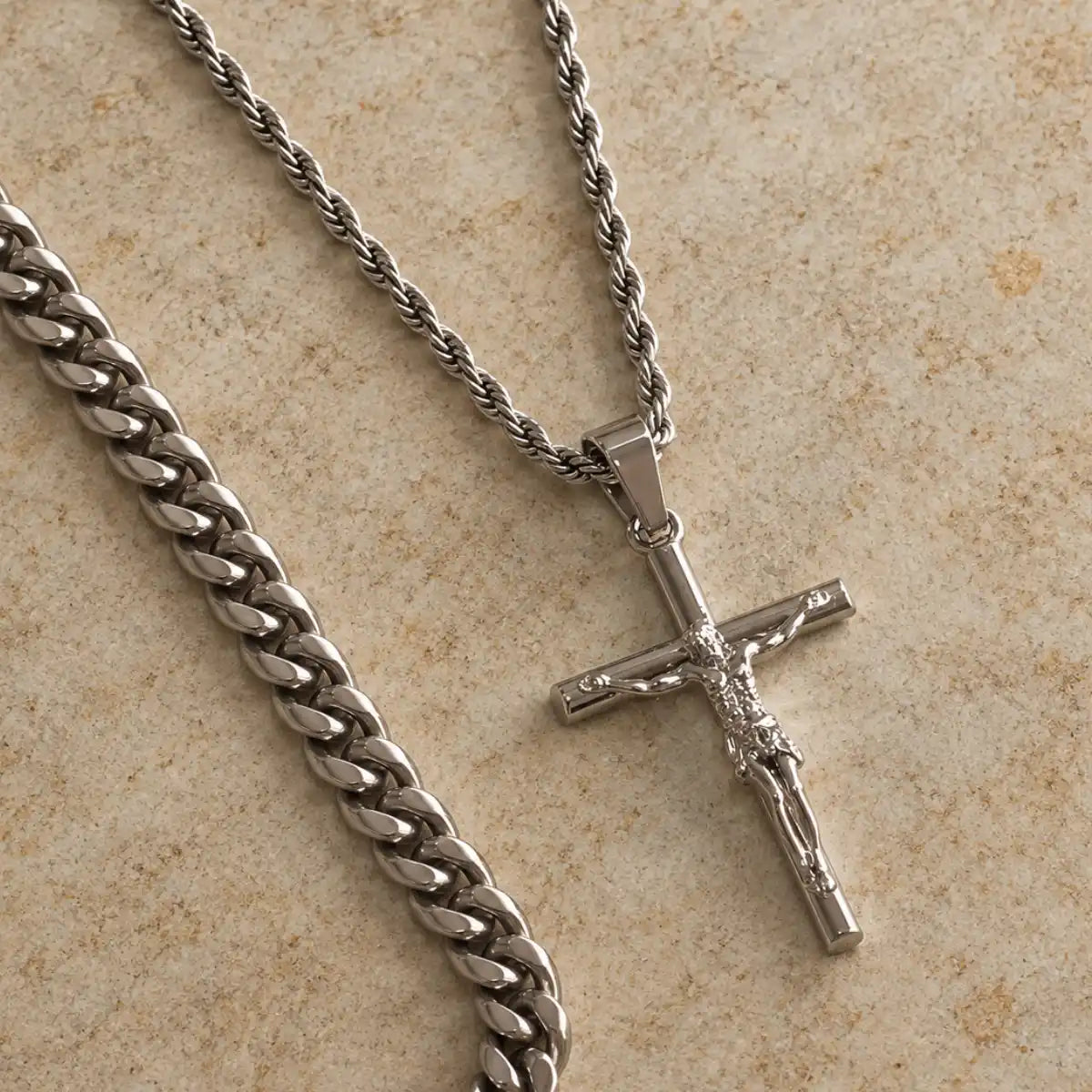 Cadena de Crucifijo de Jesús